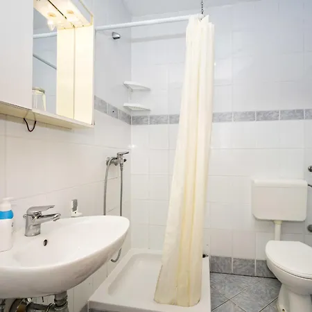 Appartamento Hilde Red-2 By Interhome