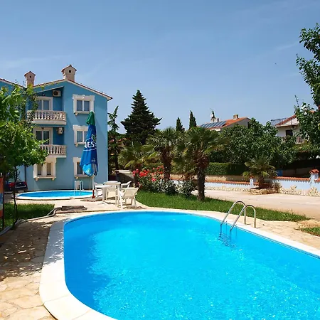 Hilde Red-2 By Interhome Apartman