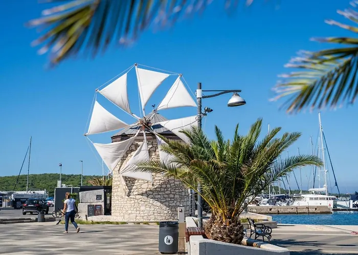 Hilde Red-2 By Interhome